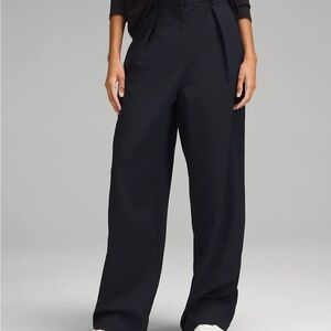 Lululemon Pleat-Front High-Rise Trouser
Regular size 12 BNWT